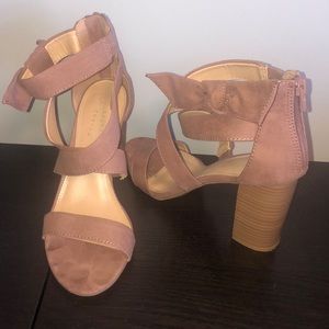 LC Lauren Conrad Girlfriend block heel sandal